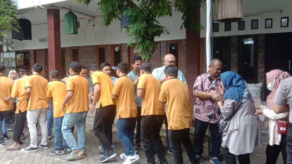 Mempererat Hubungan Antara Karyawan dengan H. Rohmawan Sang Owner PT. RMS, dalam Acara Halal Bi&nbsp;Halal