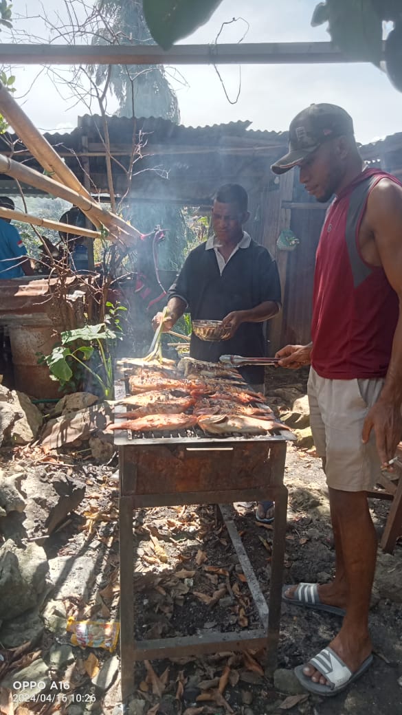 Ketua Pemuda GPdI Wilayah X Fakfak Gomes Bersama Pemuda dan Pemudi GPdI Bergotong-&nbsp;Royong.