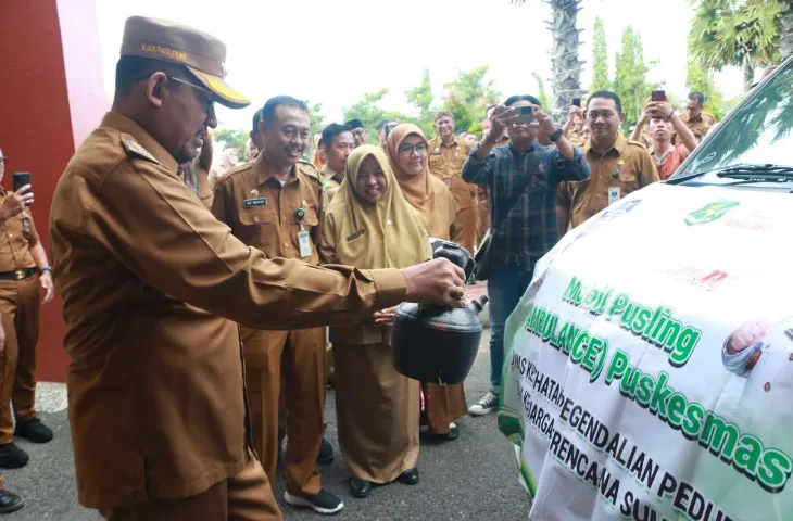 Bupati Sumenep Serahkan Mobil Pusling Terhadap 29&nbsp;Puskesmas