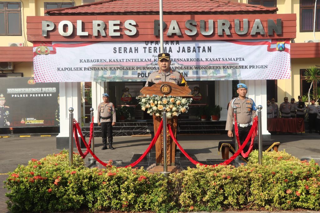Kapolres Pasuruan Pimpin Upacara Sertijab Pejabat Utama Dan Kapolsek di Jajaran Polres&nbsp;Pasuruan