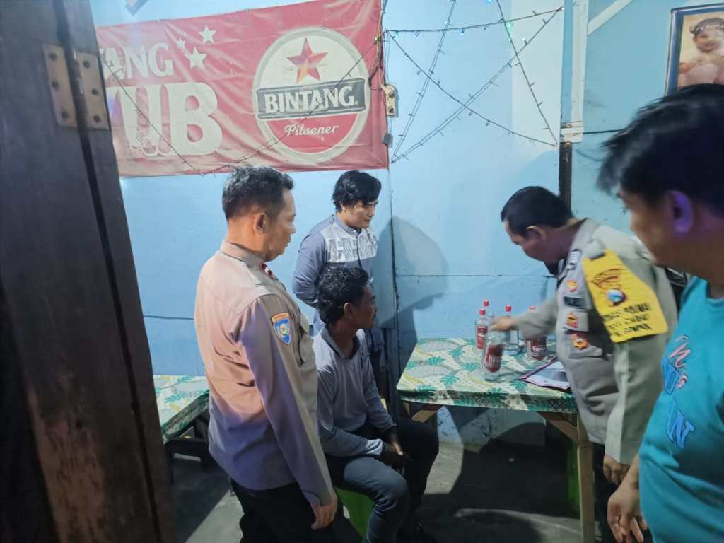 Ribuan Botol Miras Berhasil Di Sita Polres Pasuruan Dalam Operasi Bersama&nbsp;Polsek