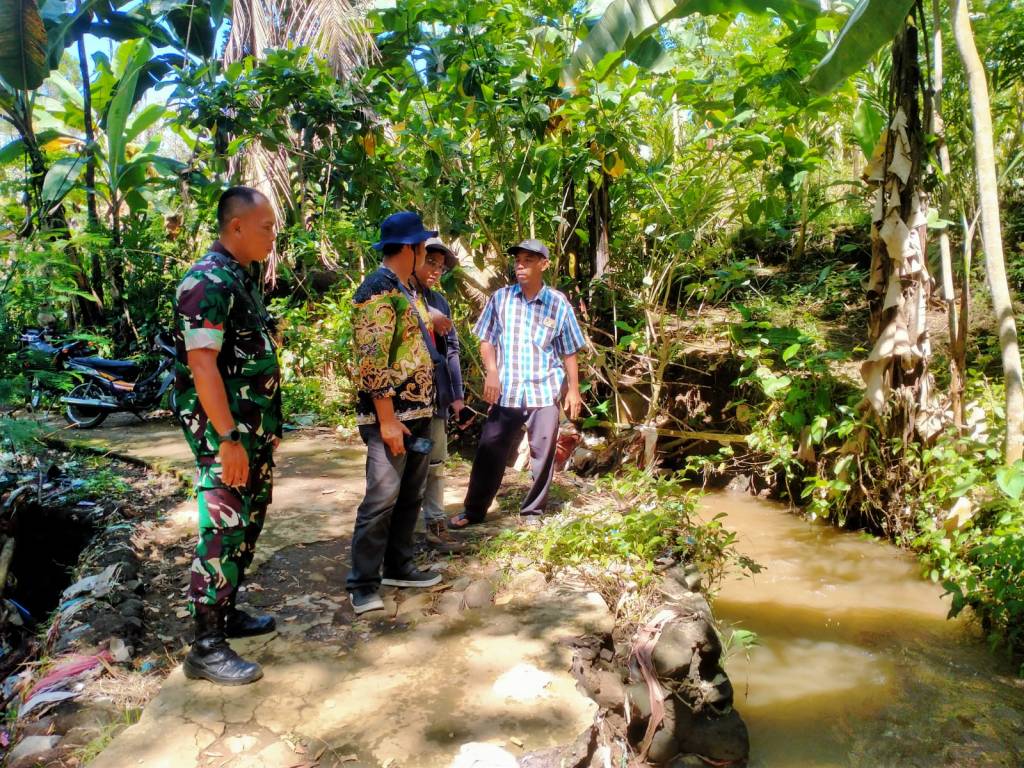 Koramil 0821/17 Pasrujambe, Dukung Ketersediaan Pengairan Pertanian untuk Hanpangan Nasional