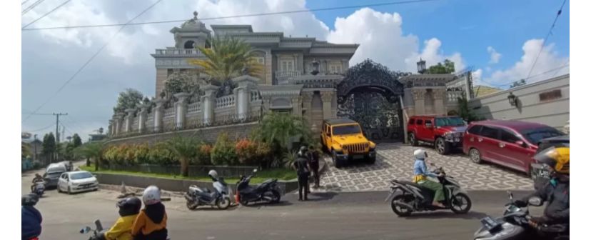 (KPK) Komisi Pemberantasan Korupsi,menggeledah rumah Said Amin yang merupakan pengusaha tambang batu bara di Samarinda, Kalimantan&nbsp;Timur