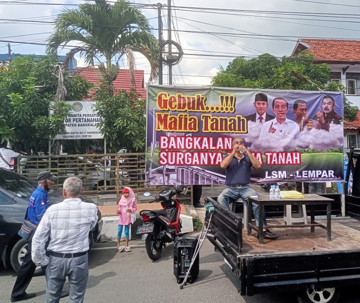 Aktivis LSM LEMPAR Geruduk Kantor ATR/BPN Bangkalan Di Duga Menjadi Sarang Mafia Tanah