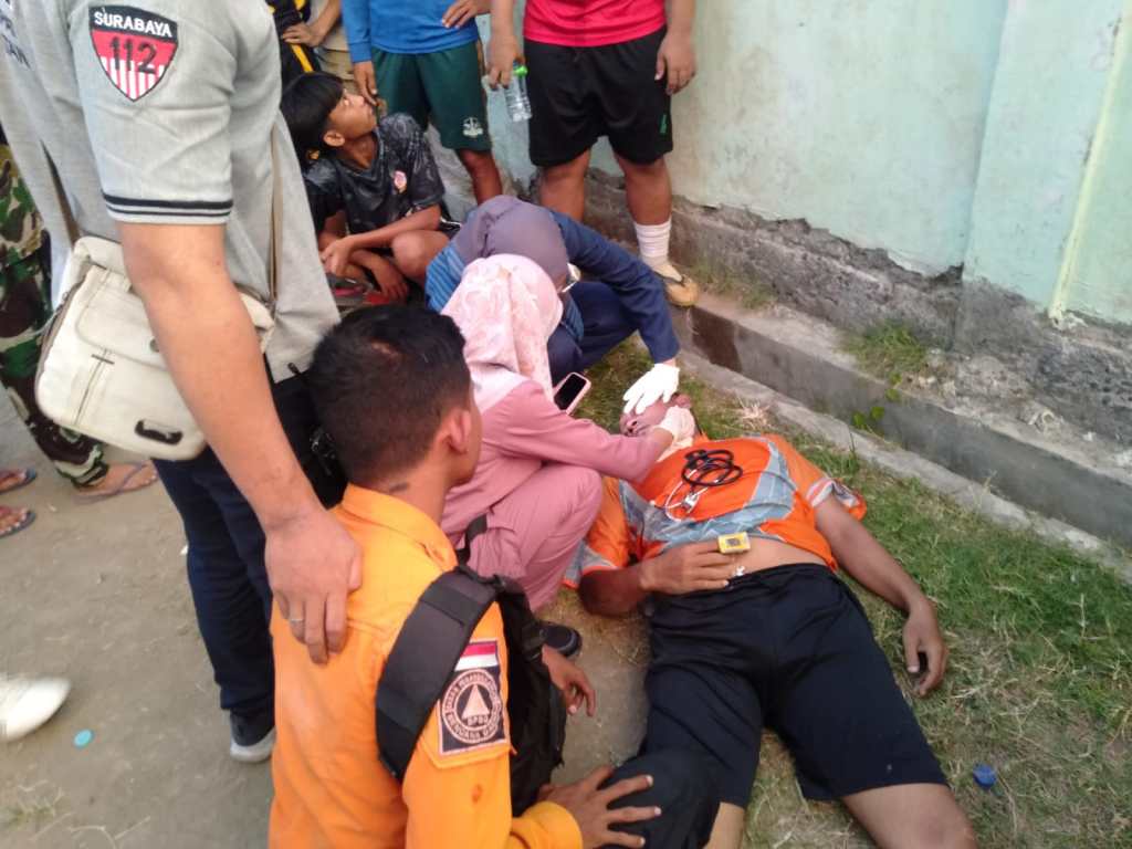 Seorang Laki – laki Meninggal Dunia di Lapangan Sepak Bola 