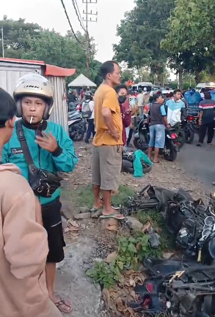 Diduga Rem Blong Truk Fuso Tabrak Beberapa Pemotor Hingga Terseret Beberapa Meter, Polisi Masih Dalami Kecelakaan Be runtun di Perlintasan Kereta Api Giri&nbsp;Banyuwangi