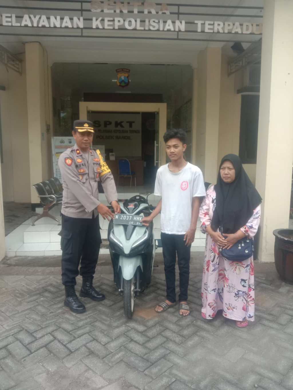 Polsek Bangil Serahkan Motor Yang Dicuri Maling ke Pemilik Setelah&nbsp;Ditemukan