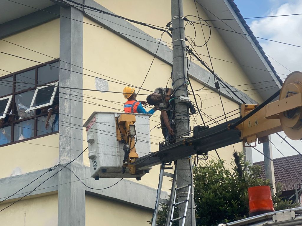 Kecelakaan Kerja: Instalatir Listrik Meregang Nyawa Tersengat&nbsp;Listrik
