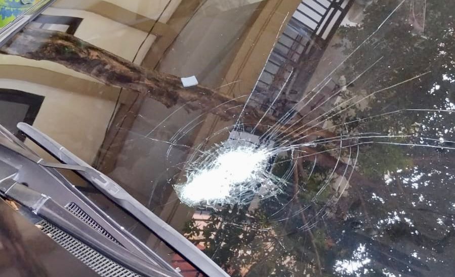 Habis Menghadiri Acara Pengajian, Mobil Gus Mujib (Bacabup) Di Lempar Orang Tak Di&nbsp;Kenal)