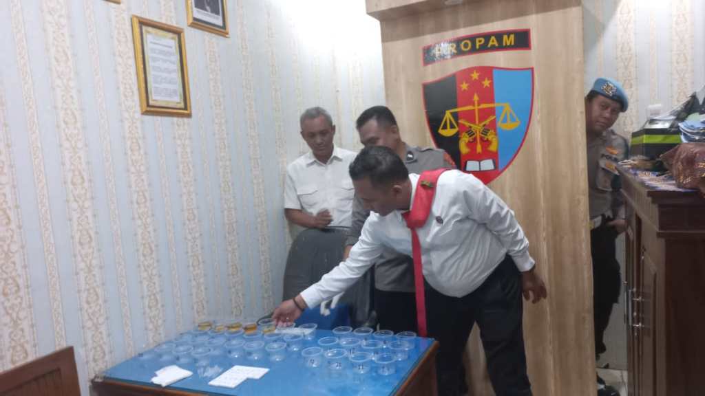 115 Anggota Dinyatakan Negatif Semua Dari Pengaruh Narkoba ,Saat Polres Pasuruan Gelar Tes Urine Berkala Rutin Kepada Anggota Polri